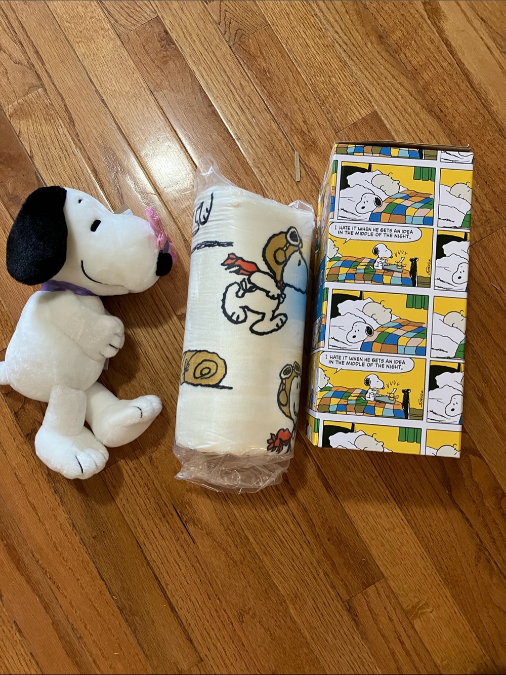 Berkshire Snoopy Printed Throw Blanket & Arora Peanut Snoopy Stuffed Animal